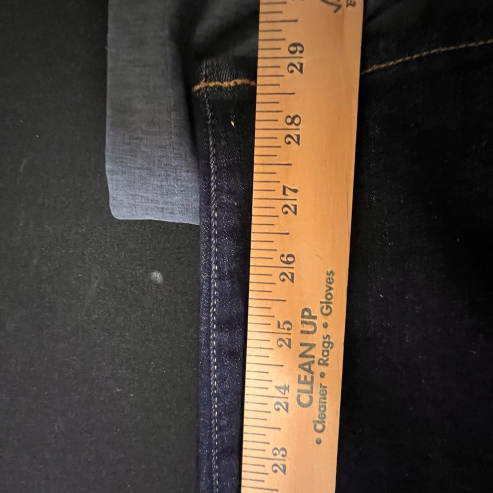 NYDJ SKINNY DARK WASH JEANS. Size 6
29” INSEAM. 32” WAIST. NWT - Picture 4 of 9